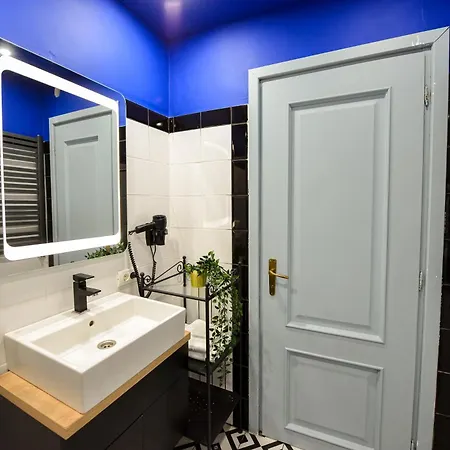 Aparthotel Center 4*