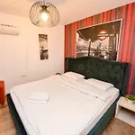 Aparthotel Center
