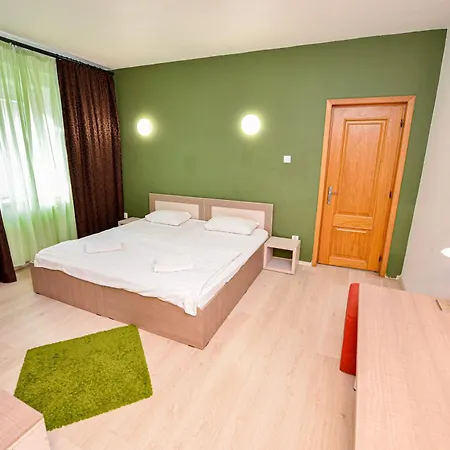 Center Aparthotel 4*