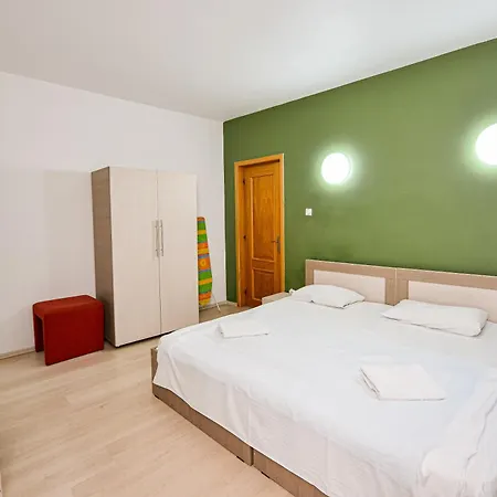 Center Aparthotel 4*